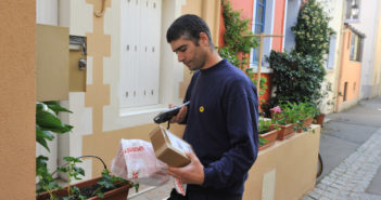 La Poste follows Amazon in disrupting the last mile