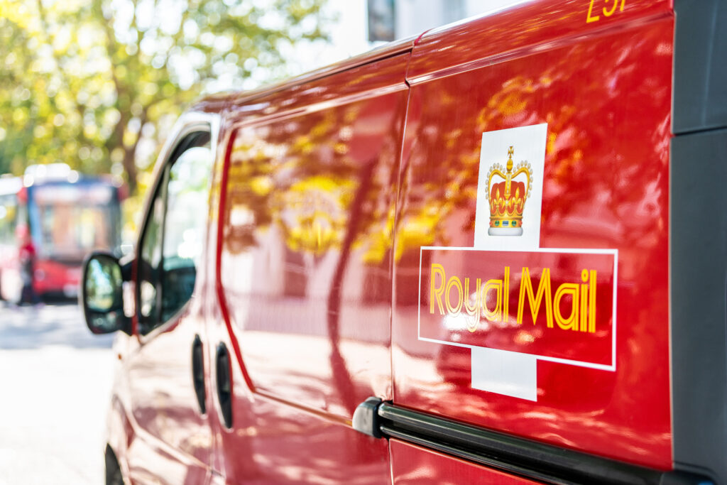 Unions vow to fight Royal Mail cuts to 700 managerial roles