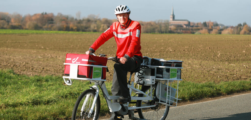 bpost introduces 19 sustainable bike trailers to Antwerp city center in Belgium
