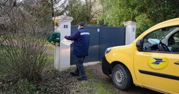 La Poste updates letter services