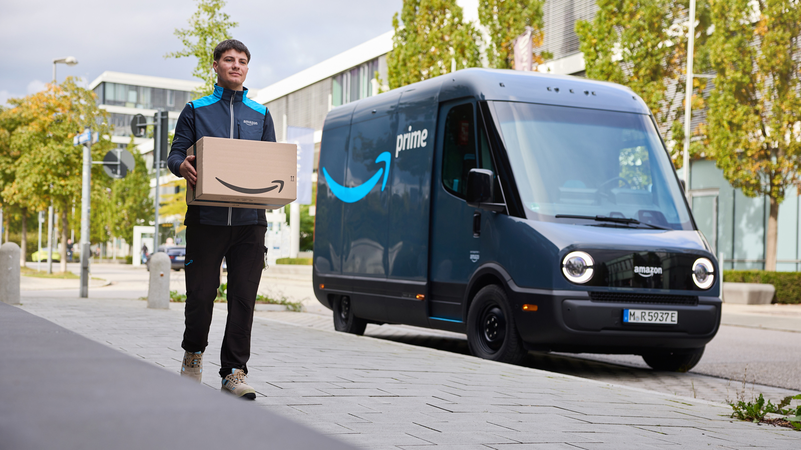 Amazon rolls out Rivian electric delivery vans in Europe Parcel and