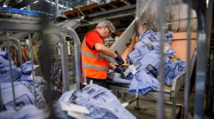 Royal Mail launches tracked service to send heavier and larger items abroad