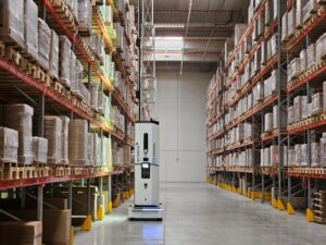 Maersk and iB Cargo combine autonomous robots with AI at Romanian hub