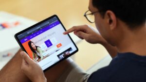 FedEx launches data-driven e-commerce platform