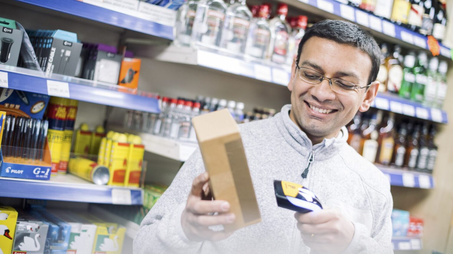 Royal Mail teams up with Collect+ at 5,000 stores across the UK ...