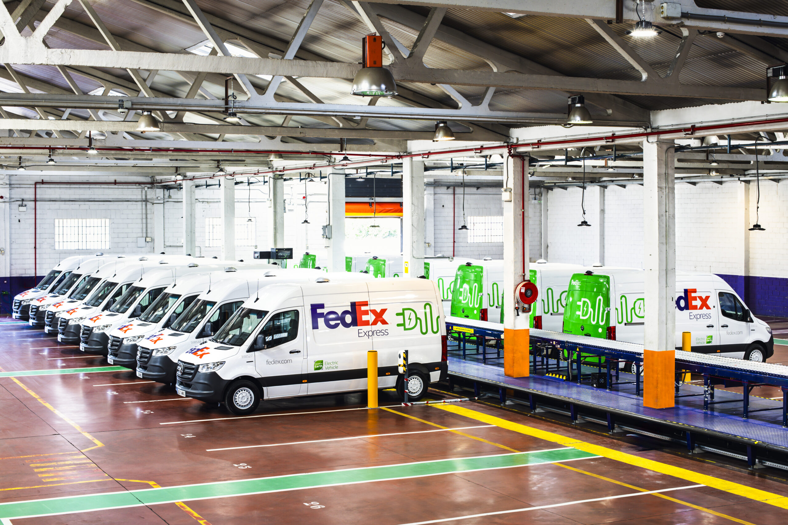 FedEx Express introduce las furgonetas eléctricas en España