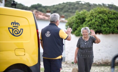 Correos and Bancos Santander partner to support financial inclusion with cash delivery service