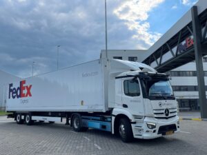 FedEx Express tests electric tractor unit in the Netherlands