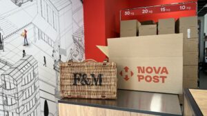 Nova Post delivers food hamper to soldiers on the front line