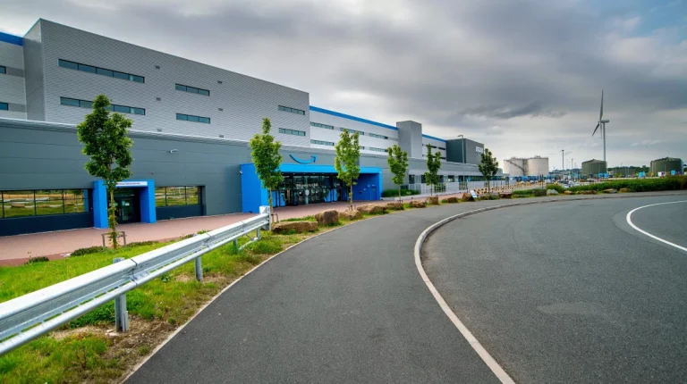 Amazon opens US$640m fulfillment center in northern England Amazon fulfillment center at Gateway45.