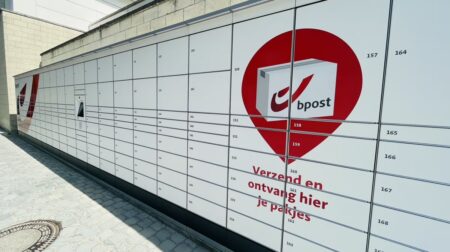 White and red parcel locker, the largest in Belgium.