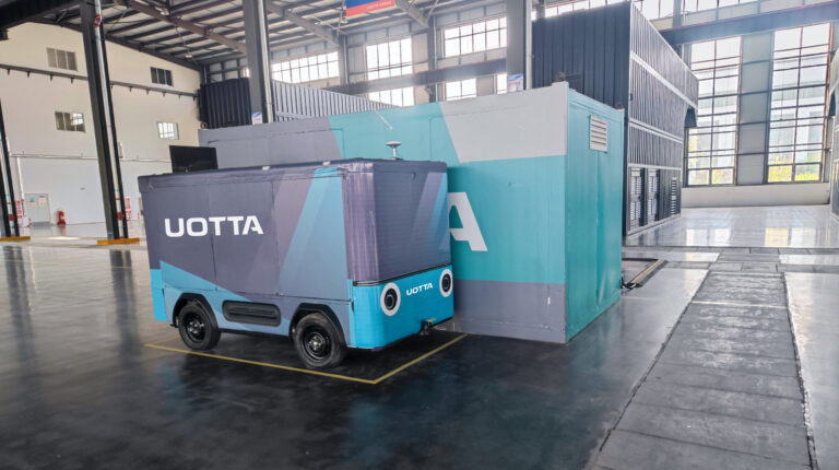 The AI technology-based autonomous unmanned battery swapping logistics vehicle.