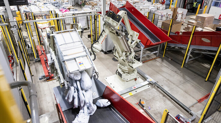 Royal Mail automates 90% of parcel operations Royal Mail automates 90% of parcel operations.