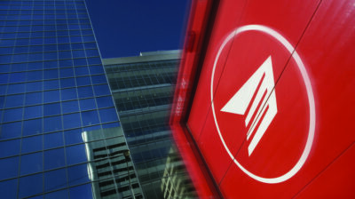 Canadian government steps in to get workers to vote on final offers from Canada Post