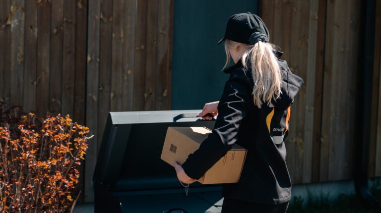 Omniva launches private parcel locker pilot in Rae municipality Omniva launches private parcel locker pilot in Rae municipality.