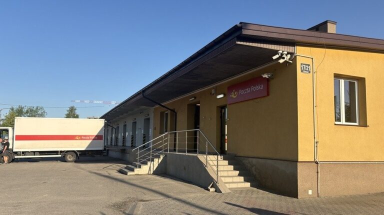 Poczta Polska opens new Radom depot as part of national logistics modernization Polish state postal operator Poczta Polska has opened a new intermediate depot in Radom as part of a nationwide program to modernize its logistics infrastructure and improve parcel delivery performance.