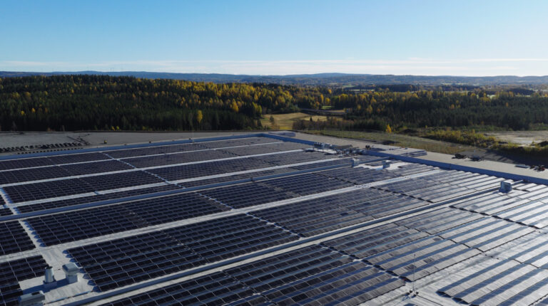 DHL Group and LONGi Solar sign MoU on renewable energy and logistics.