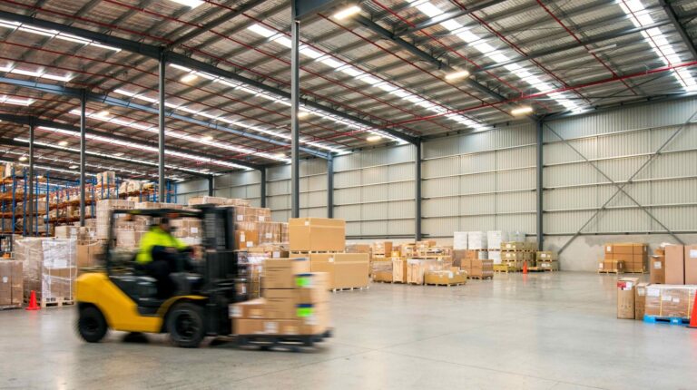 Logistics UK and AXA partner to help fleet operators manage risk.