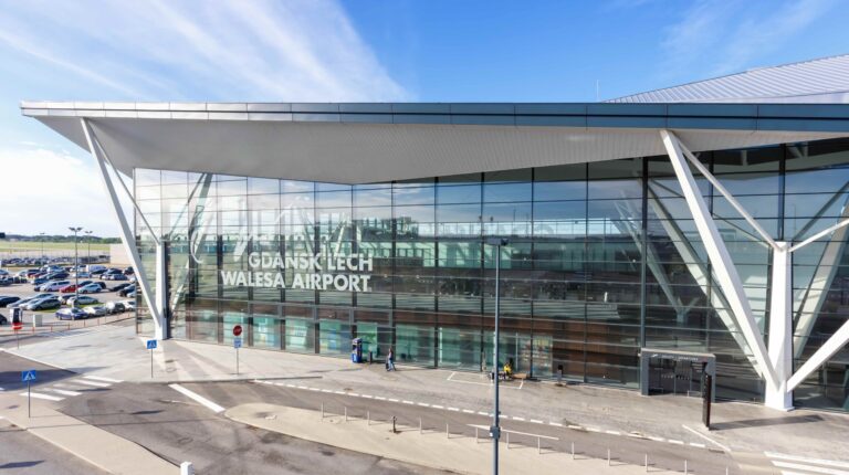 Poczta Polska wins new three-year security contract at Gdańsk Airport External entrance of Gdańsk Airport on a bright sunny day.