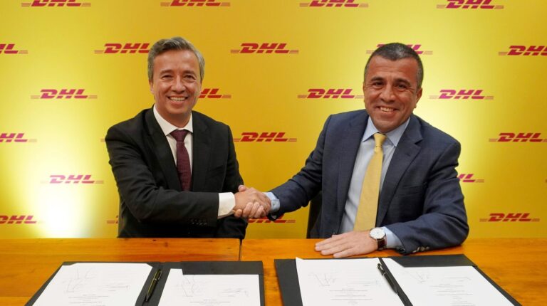DHL Supply Chain expands presence in Colombia with Open Market acquisition Agustín Croche, CEO, DHL Supply Chain Latin America (left), and Aníbal Wadih, chairman of the board of Open Market, sign the agreement for DHL Supply Chain's acquisition of Open Market.